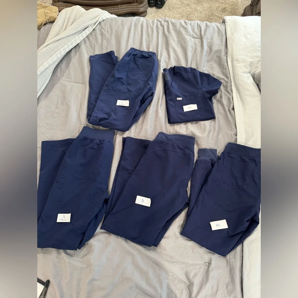 Women’s scrubs - used like new - Picture 7 of 13